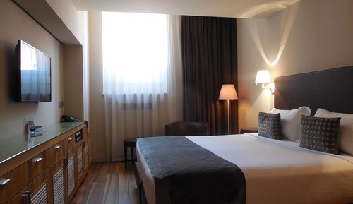 Suite (Art Room)