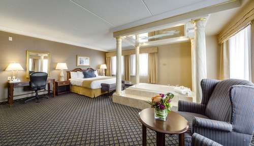 Luxury King Suite with Jetted Tub