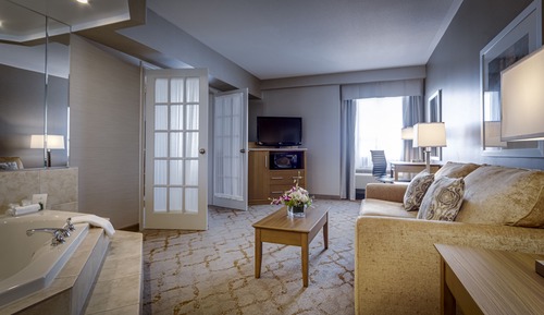 Deluxe King Suite with Jetted Tub-Separate Living Room