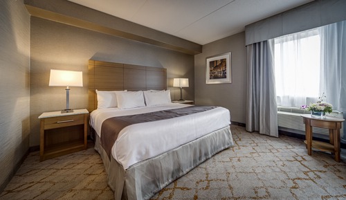King Suite with Jetted Tub