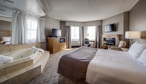 Queen Suite with Jetted Tub