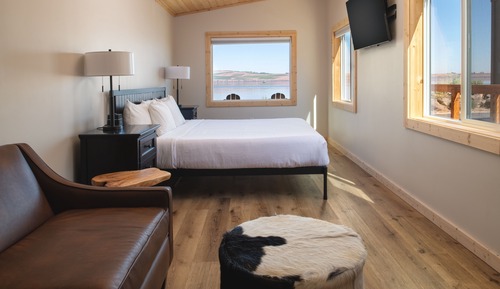 Deluxe Cabin, 1 King Bed, River View (Studio 1 Bedroom Cabin)