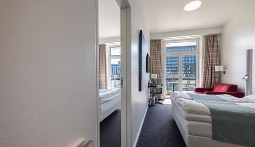 SIDE-BY-SIDE 2 ROOMS NEXT TO EACH OTHER