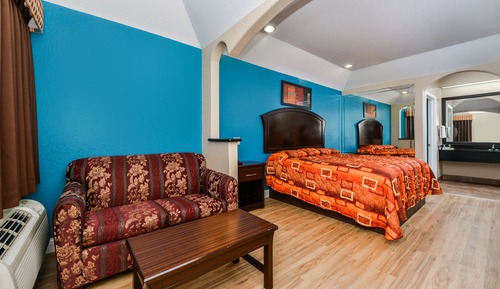 Room, 1 King Bed, Smoking