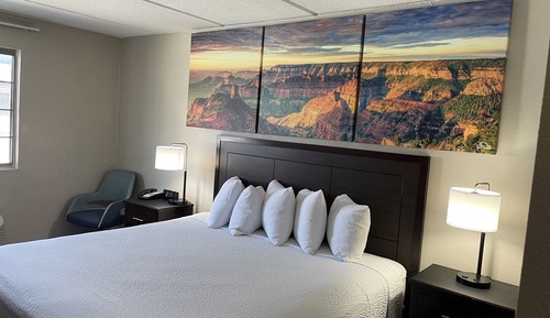 Room, 1 King Bed, Accessible, Non Smoking (Hearing, Mobility Bathtub w/Grab Bars)