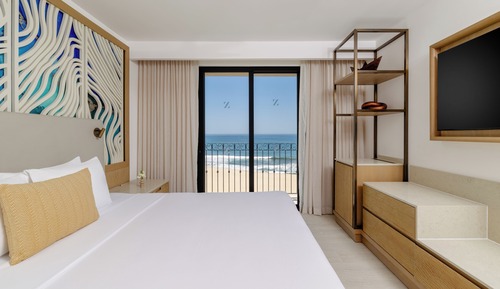 Club Deluxe Ocean Front One Bedroom Suite