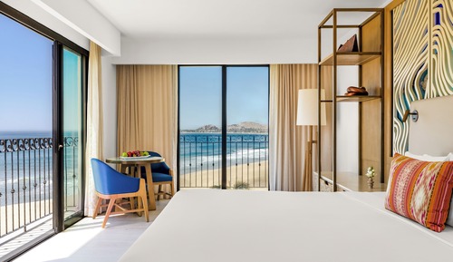 Deluxe Room, 1 King Bed (Master Ocean Front)