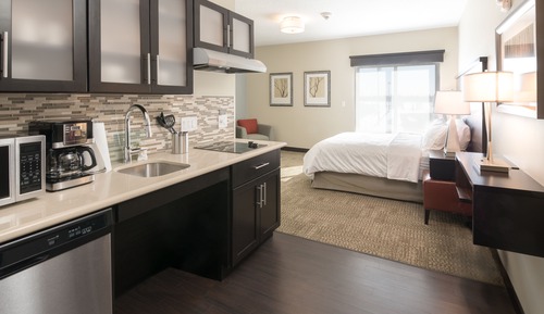 Studio Suite, 1 Queen Bed, Mobility Accessible, Kitchen (Mobility, Roll-In Shower)