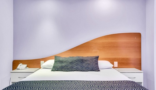 Deluxe Suite, Jetted Tub