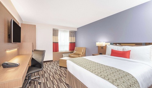Business Room, 1 Queen Bed, Non Smoking