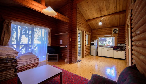 Log House with Indoor Bath 