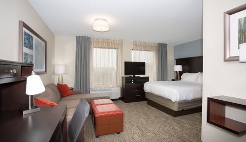 Studio Suite, 1 Queen Bed, Kitchen