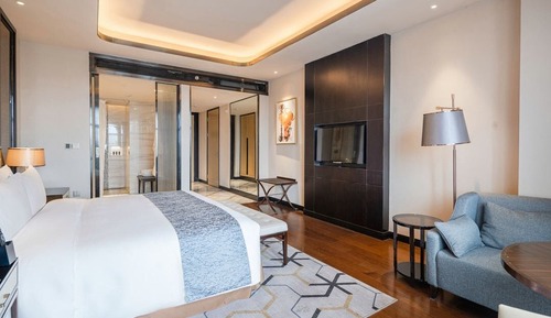 Deluxe King Room