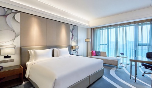 Standard Room, 1 King Bed, Club Lounge Access