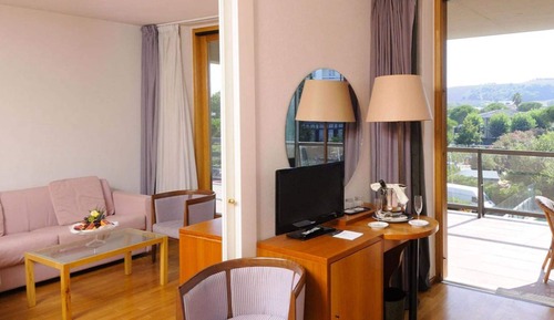 Double Room Single Use, Hill View