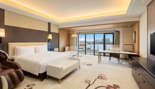 Executive Suite, 1 King Bed (Lounge Access)