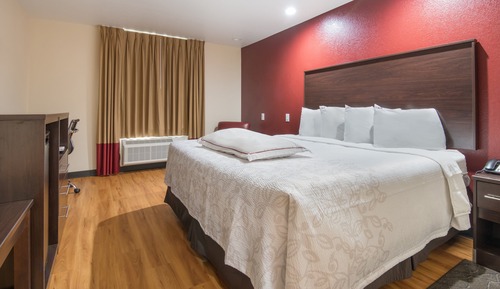 Premium Room, 1 King Bed, Kitchenette (Smoke Free)