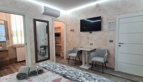 Classic Double Room, 1 Queen Bed, Private Bathroom