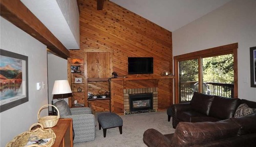 Deluxe Condo, 2 Bedrooms, Balcony, Mountain View