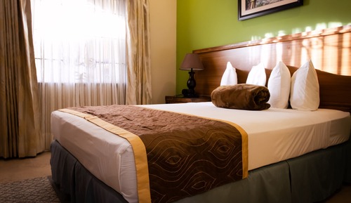 Deluxe Apartment, 1 Queen Bed, Kitchen, Poolside