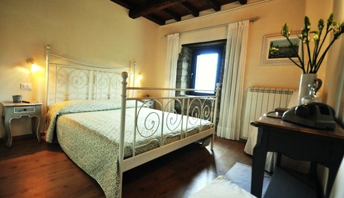 Romantic Double Room, 1 Queen Bed, Private Bathroom, Garden View