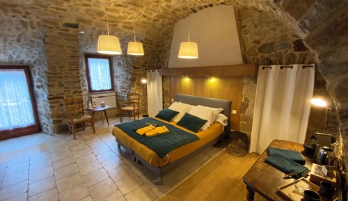 Exclusive Suite, Multiple Beds, Non Smoking, Garden View (Aven)