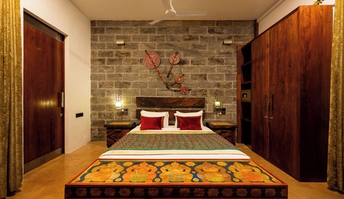 Superior Suite, 1 King Bed, Garden View, Courtyard Area