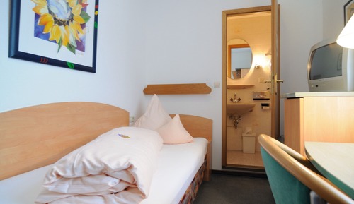 Basic Single Room, Ensuite