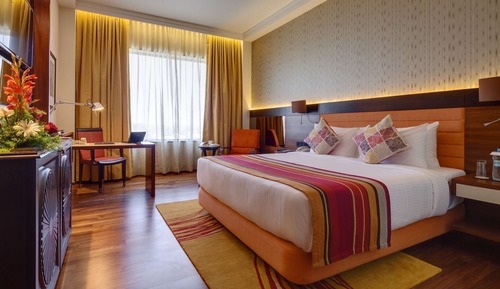 Deluxe Room, 2 Twin Beds, Pool View