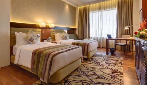 Deluxe Room, 2 Twin Beds, City View