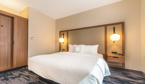 Room, 1 King Bed (Mobility/Hearing Access, Roll-in Shwr)