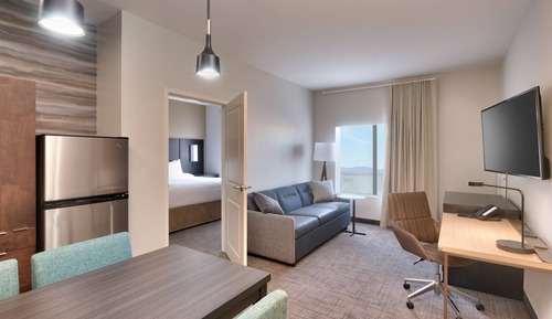 Suite, 2 Bedrooms (Mobility/Hearing Access, Roll-In Shwr)