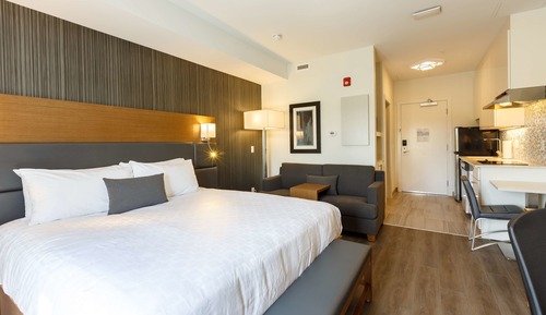 Standard Room, 1 King Bed, Non Smoking, Kitchenette (Pet Friendly)