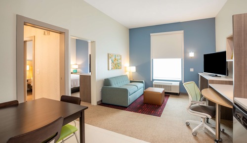Suite, 1 King Bed, Accessible (Hearing)