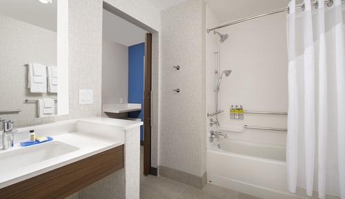 Standard Room, 1 King Bed, Accessible (Comm, Mobility)