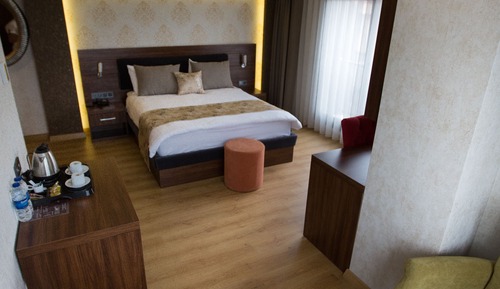 Deluxe Suite, City View