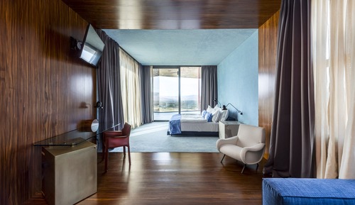 ROX SUITE