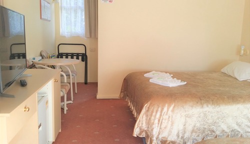 Motel Ensuite 1 Queen and 1 Single