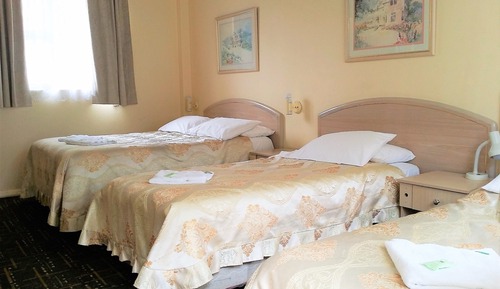 Motel Ensuite 1 Double and 2 Singles