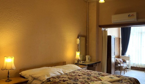 Guesthouse Ensuite Queen Room