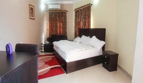 Apartment, 3 Bedrooms (Carleton)