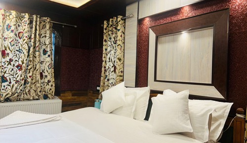 Deluxe Room with Balcony