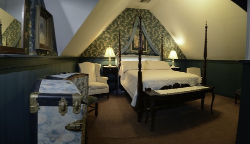 Double Room, 1 Queen Bed, Non Smoking (Sunny Charm)