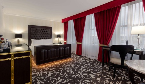 Deluxe Room, 1 Queen Bed, Non Smoking