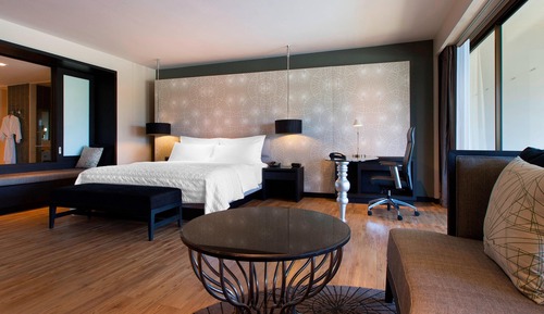 Room, 1 King Bed, Non Smoking, Pool View (Balcony)