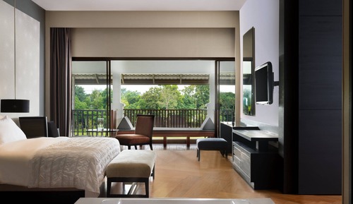 Suite, 1 Bedroom, Non Smoking, Pool View (Balcony)