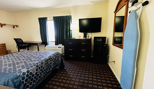 One queen bed non smoking