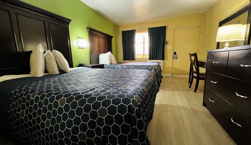 Two queen beds non smoking