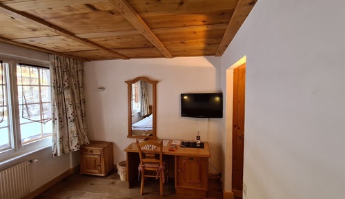 Twin Room (Small, North, Single use )