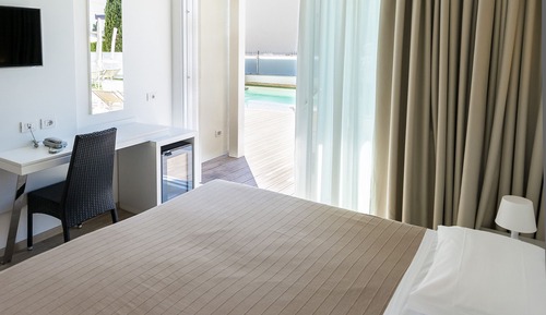 Triple Room (Modern)